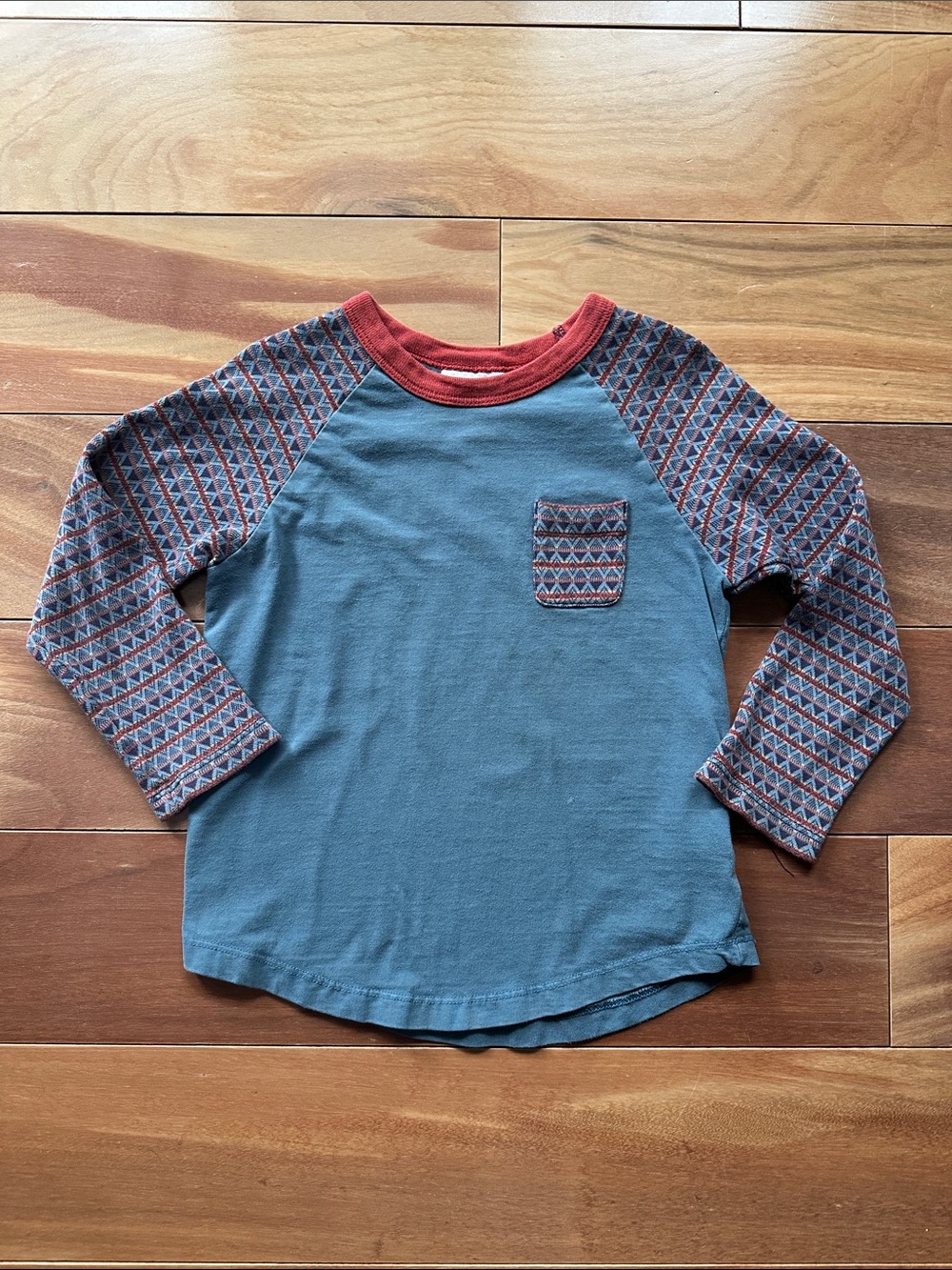 Hanna Andersson Blue Raglan Tee with Rust Trim and Patterned Sleeves 4T